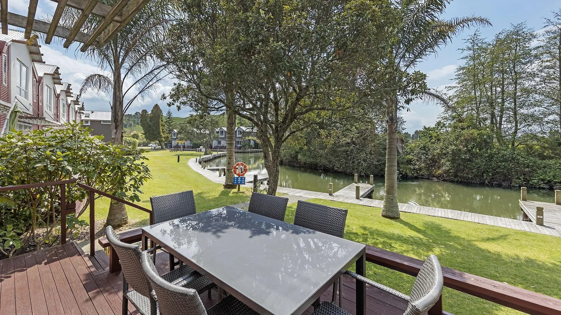 ****  Ramada Resort By Wyndham Rotorua Marama New Zealand